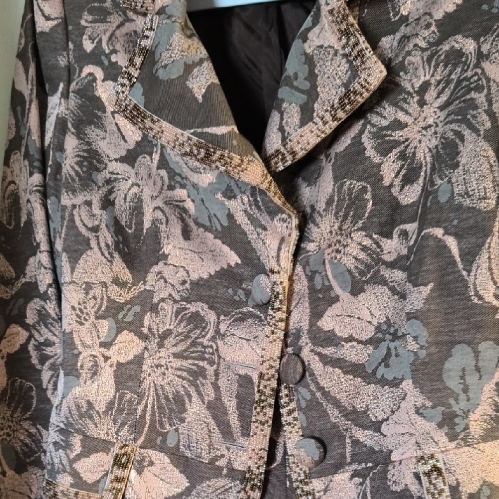 Carmen Marc Valvo Gray and Pink Floral 2pc Suit